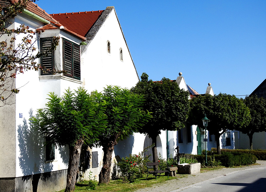Historische Häuser im Ortskern Breitenbrunn