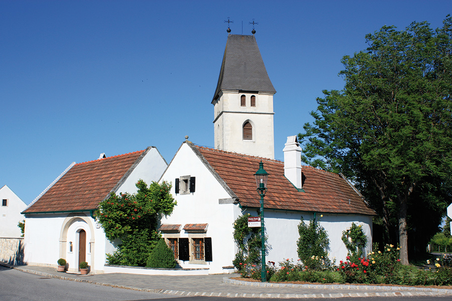 Kirche Breitenbrunn mit Torhaus