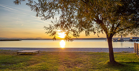 Strandbad Poderdorf am See bei Sonnenuntergang klein